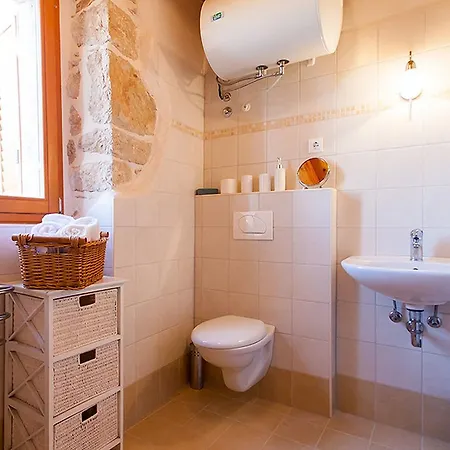 Sunny House بيت للعطل